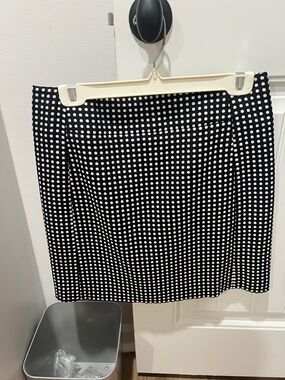 Ann Taylor loft Classic Black and White Polka Dot Skirt size 8